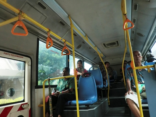6.interior bus CAT