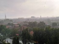 pemandangan kota cirebon saat hujan