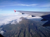 gunung merapi dilihat dari pesawat